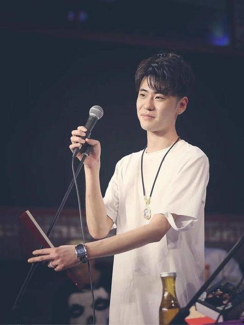 师弟爆料张云雷视频,师弟爆料背后的精彩瞬间  第1张